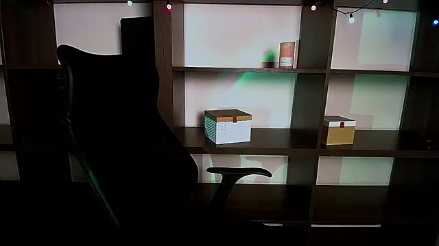 Snapshot of Lexi_Jous chatting on 02-14-25, 04:41 Lexi Jous online show from 02-14-25, 04:41