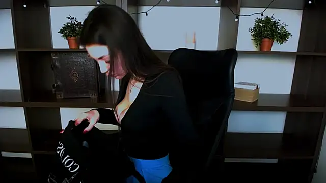 Snapshot of Lexi_Jous chatting on 02-27-25, 01:07 Lexi Jous online show from 02-27-25, 01:07