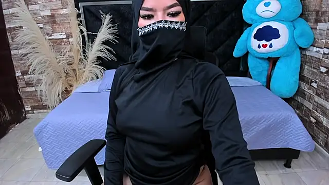 Snapshot of Aixa_Kanaan chatting on 01-13-25, 06:59 Aixa Kanaan online show from 01-13-25, 06:59