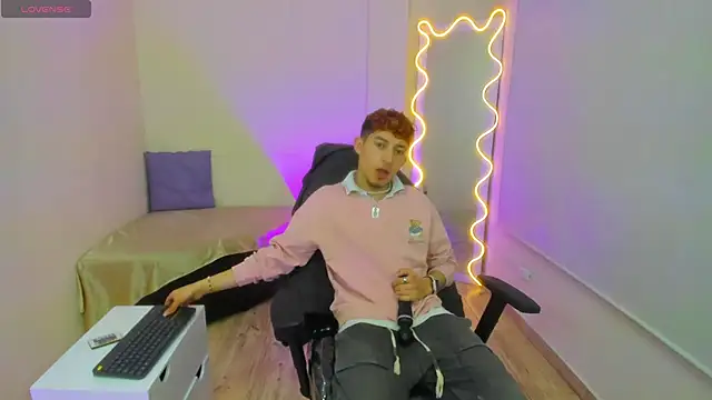 Axel tay online show from 10-19-25, 03:29