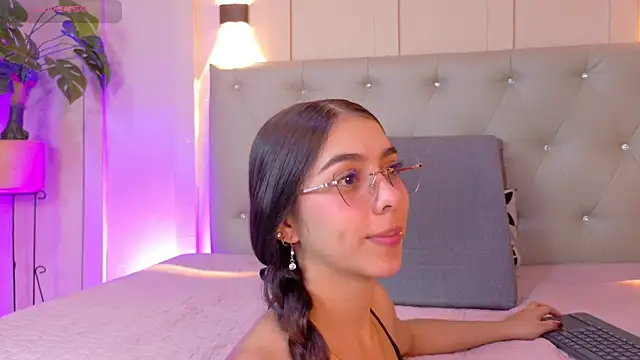 Snapshot of cristal_antoni chatting on 11-28-25, 08:28 cristal antoni online show from 11-28-25, 08:28