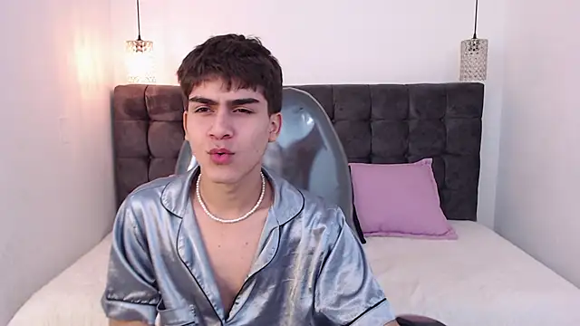 Tommy18   online show from 01-07-25, 01:46