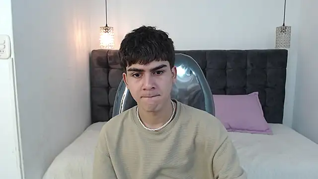 Tommy18   online show from 01-08-25, 01:31