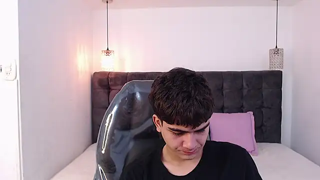 Tommy18   online show from 01-10-25, 01:31