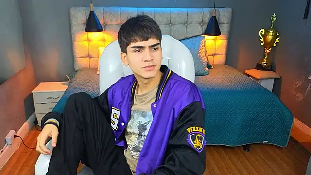 Tommy18   online show from 03-16-25, 06:42