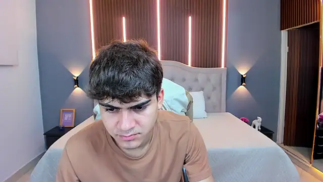 Tommy18   online show from 11-19-25, 03:28