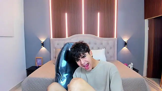 Tommy18   online show from 11-29-25, 03:42