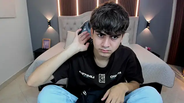 Tommy18   online show from 12-03-25, 03:47