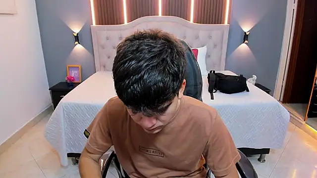 Tommy18   online show from 03-08-26, 03:32