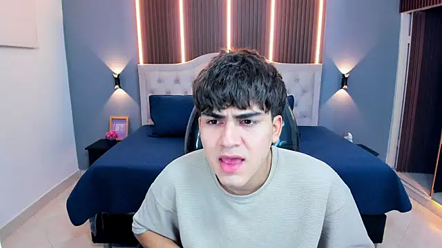 Tommy18   online show from 04-21-26, 03:35