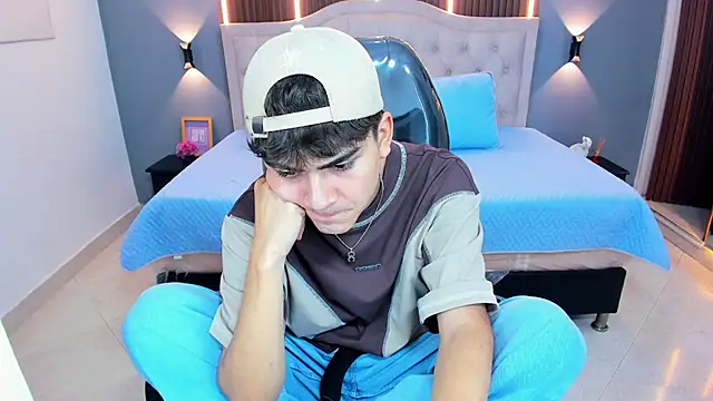 Tommy18   online show from 04-25-26, 04:26