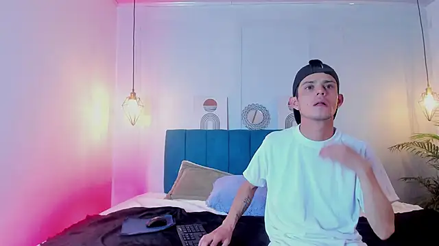 Bonny and carrot online show from 02-27-25, 01:48