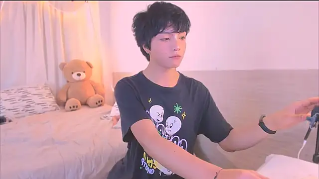 Snapshot of AllanYong18 chatting on 11-04-25, 04:22 AllanYong18 online show from 11-04-25, 04:22