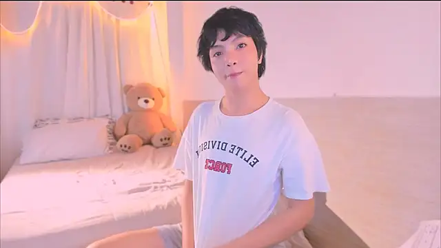 Snapshot of AllanYong18 chatting on 11-12-25, 04:46 AllanYong18 online show from 11-12-25, 04:46