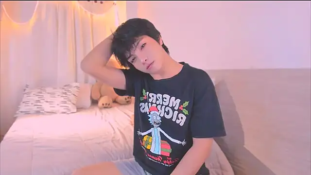 Snapshot of AllanYong18 chatting on 11-13-25, 01:10 AllanYong18 online show from 11-13-25, 01:10