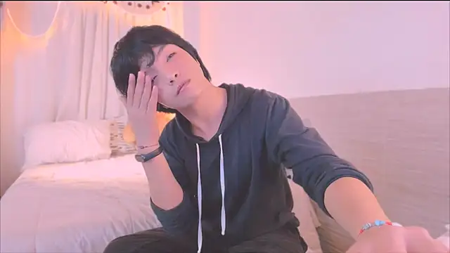 Snapshot of AllanYong18 chatting on 11-25-25, 05:40 AllanYong18 online show from 11-25-25, 05:40