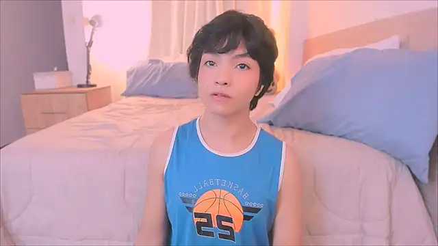 Snapshot of AllanYong18 chatting on 12-04-25, 10:35 AllanYong18 online show from 12-04-25, 10:35