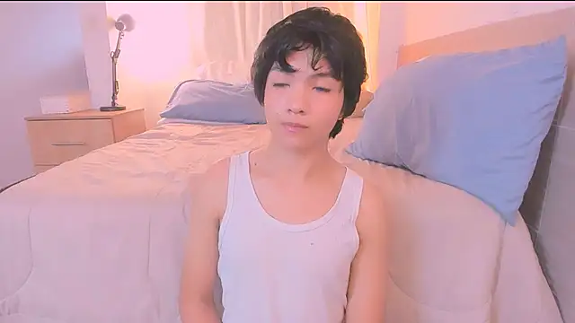 Snapshot of AllanYong18 chatting on 12-05-25, 12:14 AllanYong18 online show from 12-05-25, 12:14