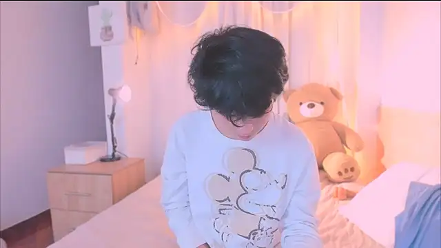 Snapshot of AllanYong18 chatting on 12-14-25, 10:53 AllanYong18 online show from 12-14-25, 10:53