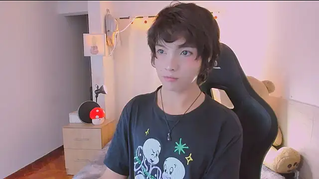 AllanYong18 online show from 04-20-26, 07:22