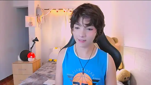 AllanYong18 online show from 04-26-26, 10:57