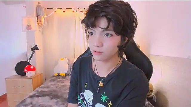 AllanYong18 online show from 04-27-26, 01:42