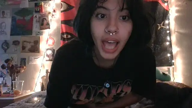 Snapshot of Rubyred2369 chatting on 01-08-25, 08:39 Rubyred2369 online show from 01-08-25, 08:39