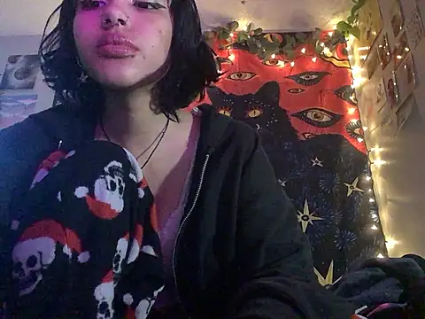 Snapshot of Rubyred2369 chatting on 01-17-25, 06:23 Rubyred2369 online show from 01-17-25, 06:23