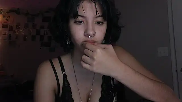 Snapshot of Rubyred2369 chatting on 01-19-25, 08:09 Rubyred2369 online show from 01-19-25, 08:09