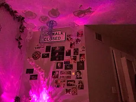 Snapshot of Rubyred2369 chatting on 01-28-25, 02:32 Rubyred2369 online show from 01-28-25, 02:32