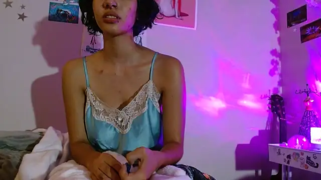 Snapshot of Rubyred2369 chatting on 02-25-25, 05:19 Rubyred2369 online show from 02-25-25, 05:19