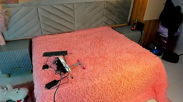 Snapshot of chelsea_bolton_ chatting on 12-17-25, 12:11 chelsea bolton online show from 12-17-25, 12:11