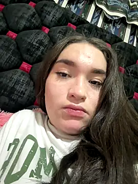 Snapshot of chelsea_bolton_ chatting on 12-20-25, 12:51 chelsea bolton online show from 12-20-25, 12:51