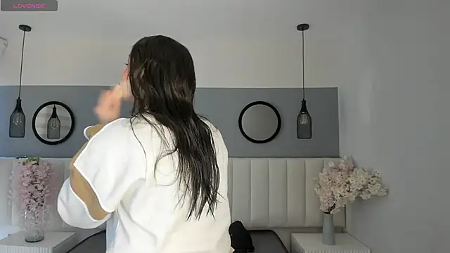 chelsea bolton  online show from 02-26-26, 12:15