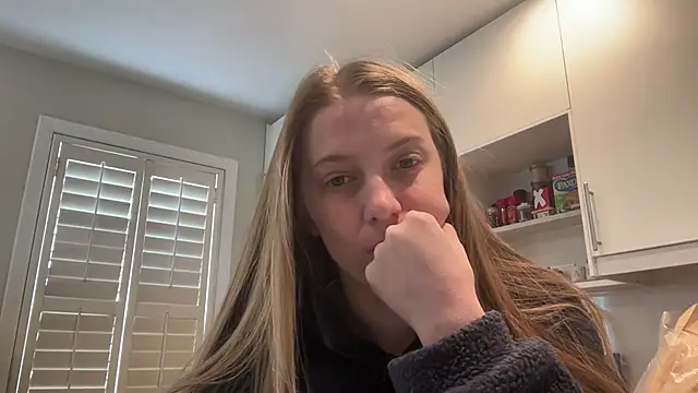 Snapshot of Ella-82 chatting on 02-24-25, 06:15 Ella-82 online show from 02-24-25, 06:15