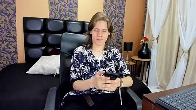 Snapshot of blondie_lover69 chatting on 02-02-25, 07:35 blondie lover69 online show from 02-02-25, 07:35