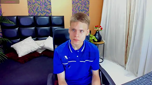 Snapshot of blondie_lover69 chatting on 02-18-25, 07:41 blondie lover69 online show from 02-18-25, 07:41