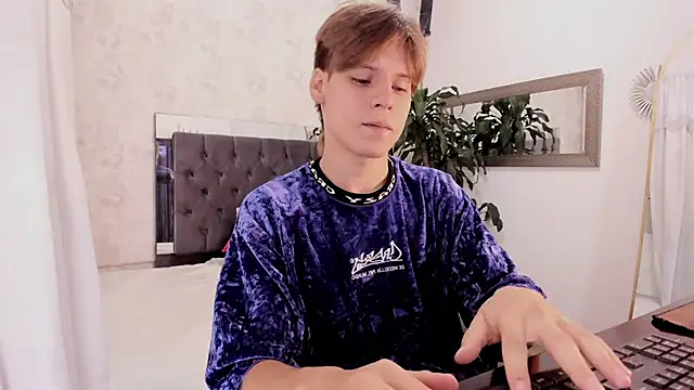 Snapshot of blondie_lover69 chatting on 10-20-25, 09:48 blondie lover69 online show from 10-20-25, 09:48