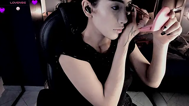 vaiolethsan   online show from 02-18-26, 07:43