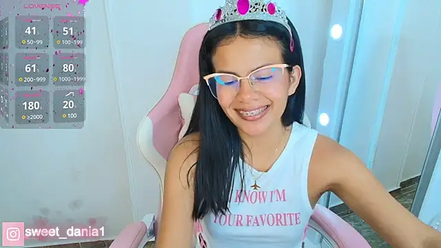 Snapshot of sweet_dania_ chatting on 03-01-25, 03:43 sweet dania  online show from 03-01-25, 03:43