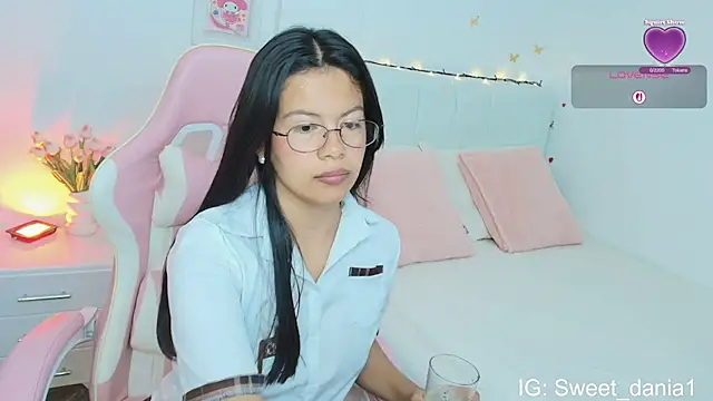 Snapshot of sweet_dania_ chatting on 09-25-25, 04:38 sweet dania  online show from 09-25-25, 04:38