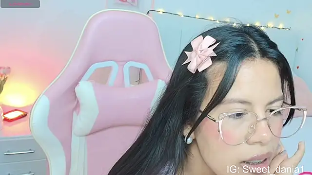 Snapshot of sweet_dania_ chatting on 09-29-25, 03:44 sweet dania  online show from 09-29-25, 03:44