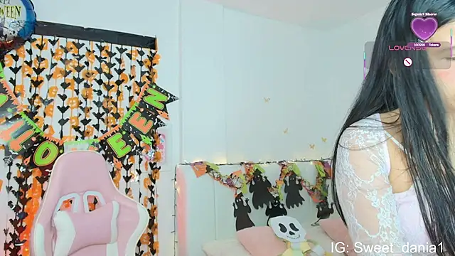 Snapshot of sweet_dania_ chatting on 10-20-25, 06:58 sweet dania  online show from 10-20-25, 06:58