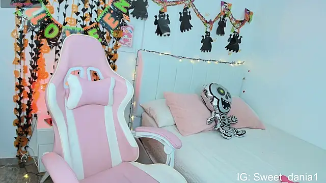 Snapshot of sweet_dania_ chatting on 10-29-25, 09:33 sweet dania  online show from 10-29-25, 09:33