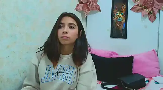 Snapshot of Rousse_violett chatting on 01-07-25, 10:41 Rousse violett online show from 01-07-25, 10:41