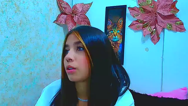 Snapshot of Rousse_violett chatting on 01-28-25, 08:04 Rousse violett online show from 01-28-25, 08:04