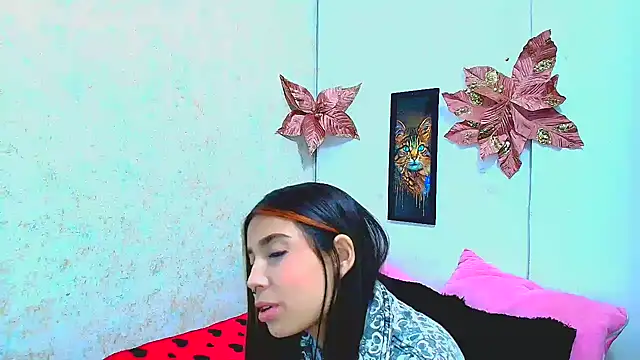 Snapshot of Rousse_violett chatting on 02-04-25, 08:17 Rousse violett online show from 02-04-25, 08:17