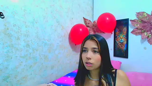 Snapshot of Rousse_violett chatting on 02-17-25, 08:36 Rousse violett online show from 02-17-25, 08:36