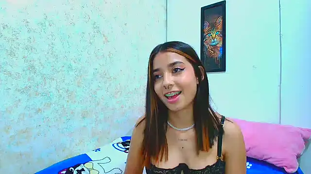 Snapshot of Rousse_violett chatting on 02-28-25, 10:50 Rousse violett online show from 02-28-25, 10:50