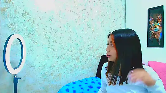 Snapshot of Rousse_violett chatting on 03-10-25, 08:12 Rousse violett online show from 03-10-25, 08:12